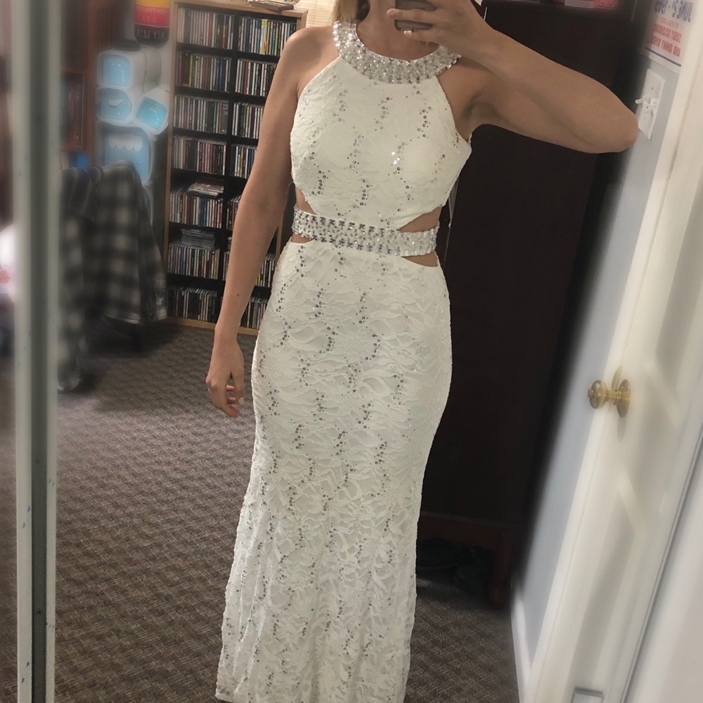 Women’s sleeveless cocktail dress